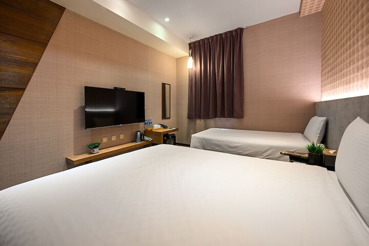 Room 10 of 86