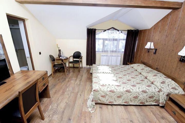 Room 6 of 17