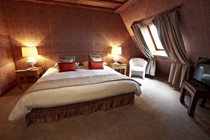 Room 10 of 30