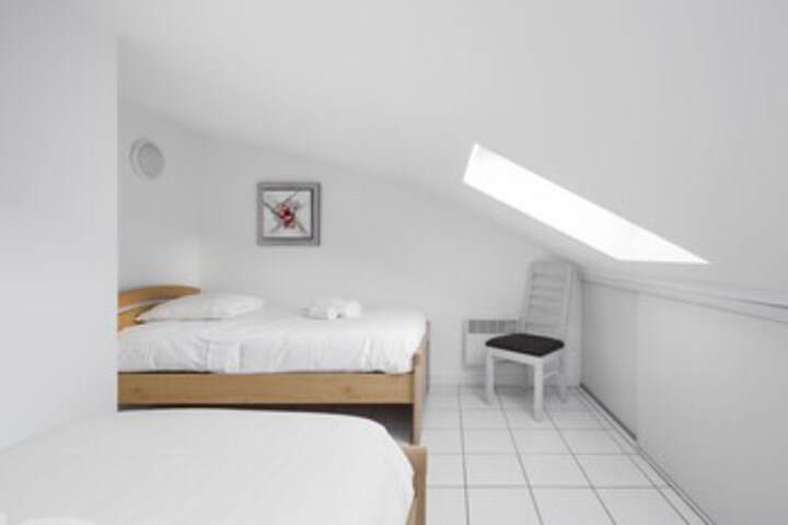 Room 11 of 12