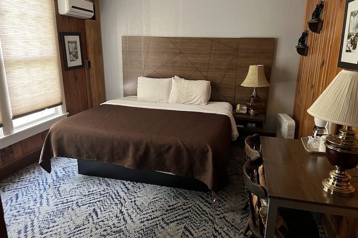 Room 11 of 48