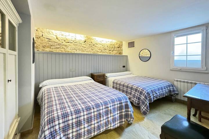 Room 7 of 37