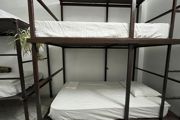 Room 6 of 17