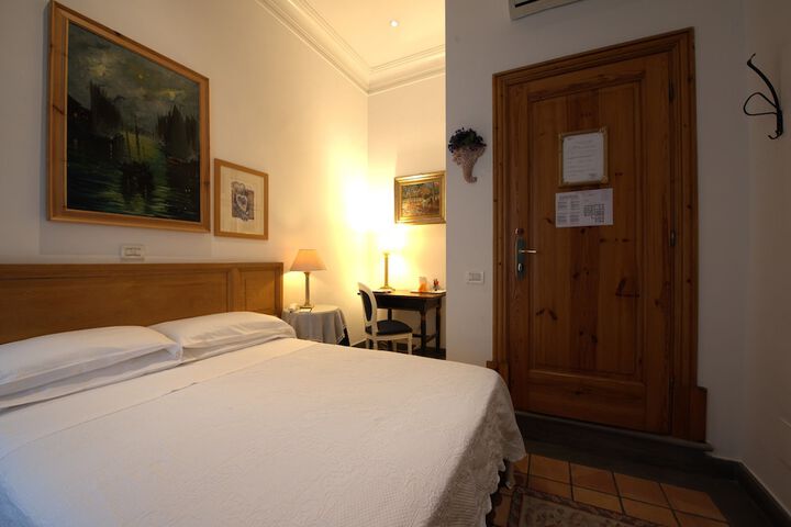 Room 35 of 76