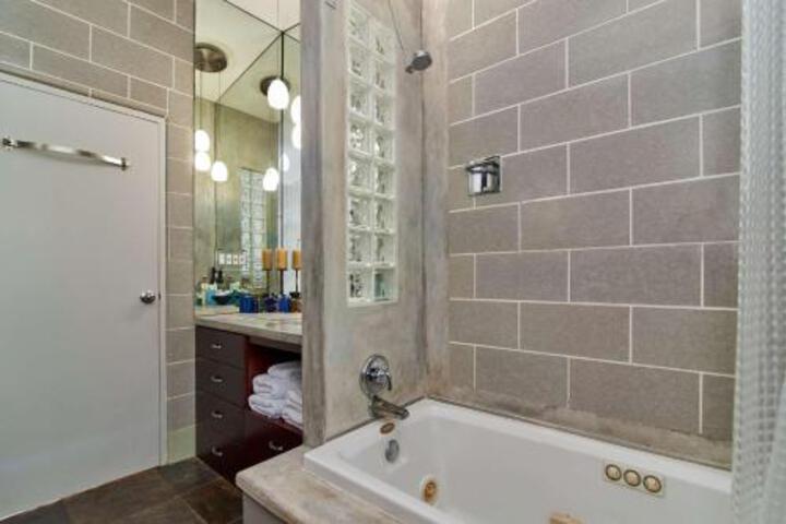 Tarrytown Retreat in Austin, TX