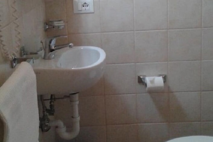 Room 11 of 26
