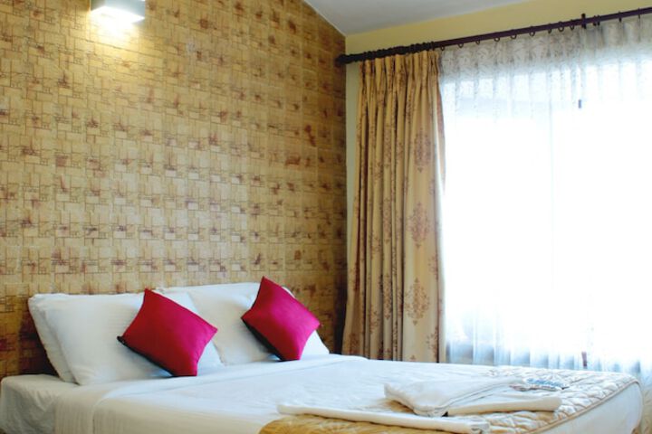 Room 10 of 33