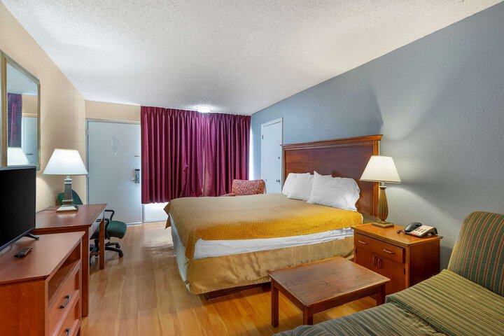 1 King Bed Upgrade (1 of 6)