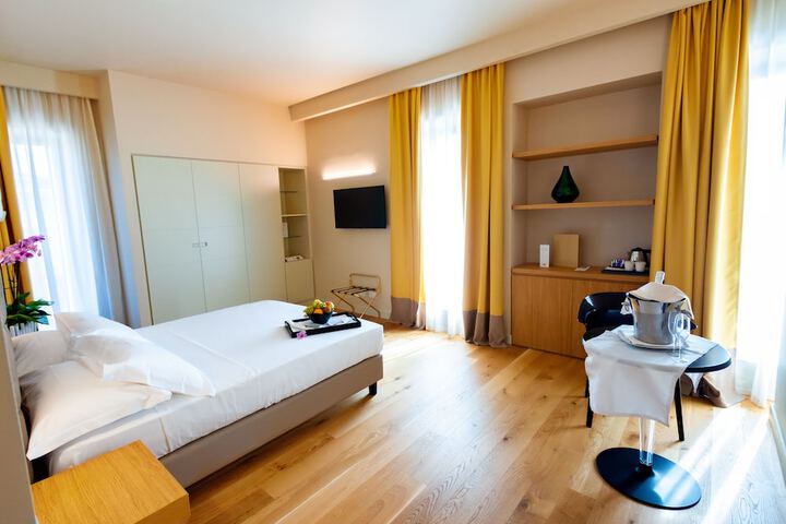 Room 10 of 61