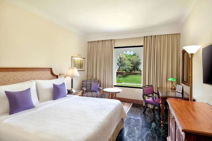 Room 3 of 10