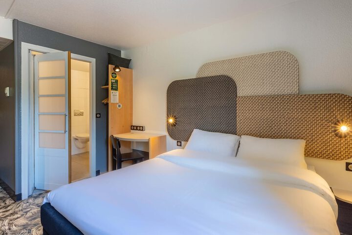 Room 34 of 111