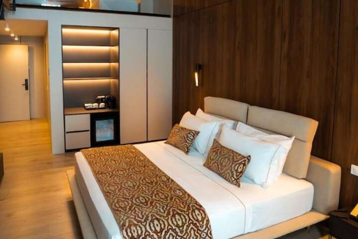 Room 8 of 60