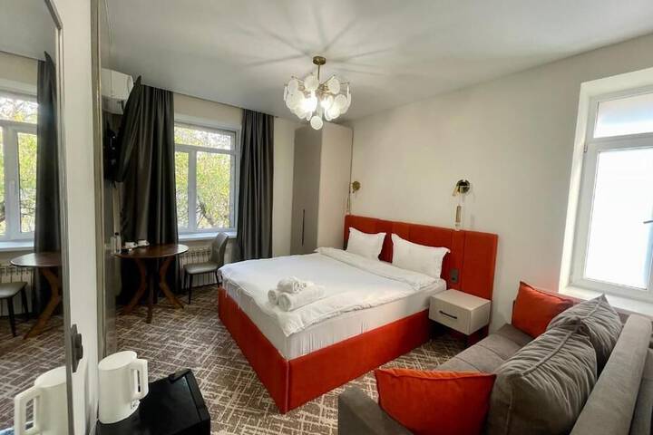 Room 4 of 127
