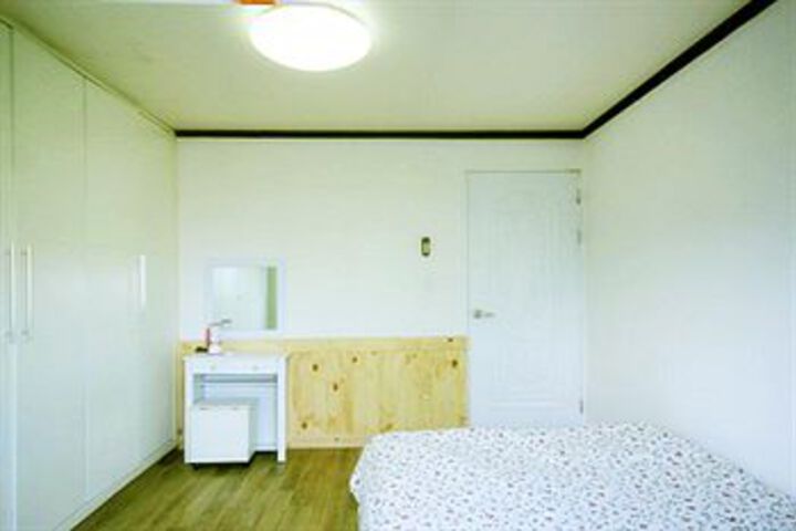Room 47 of 93