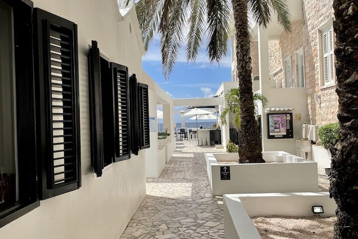 Hotel Exterior 114 of 128