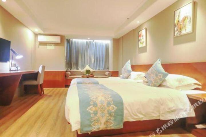 Poly Champagne 8090 Zunyue Hotel (Chengdu Baicao Road Metro Station)