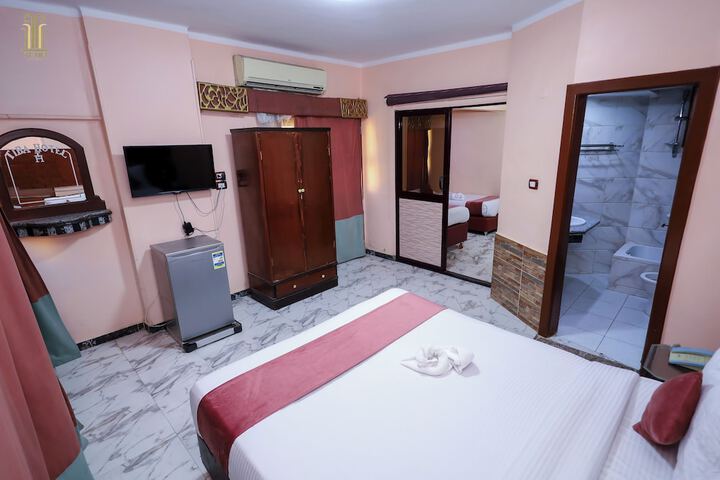 Room 3 of 48