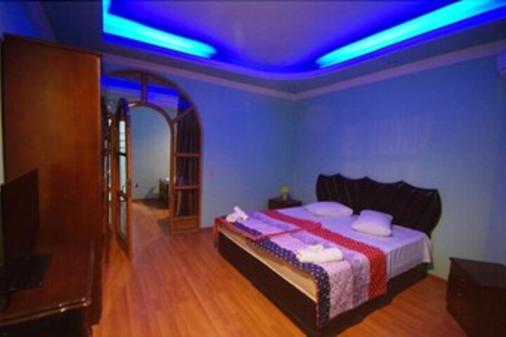 Room 32 of 42