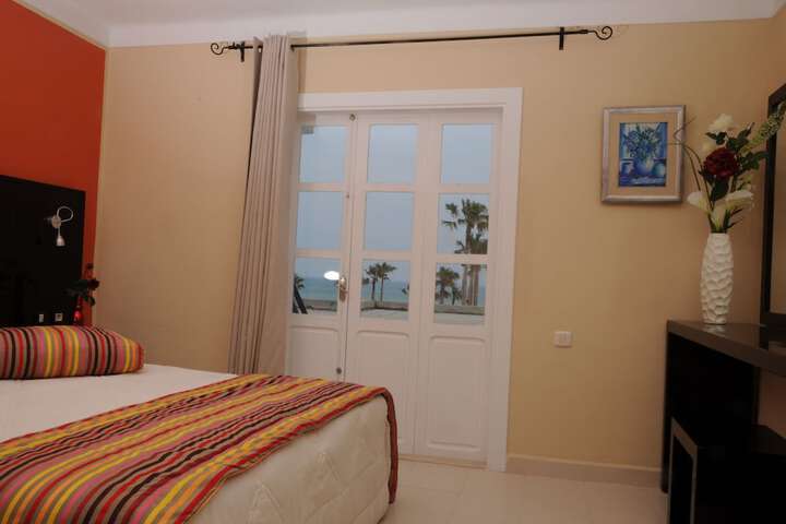 Room 28 of 103