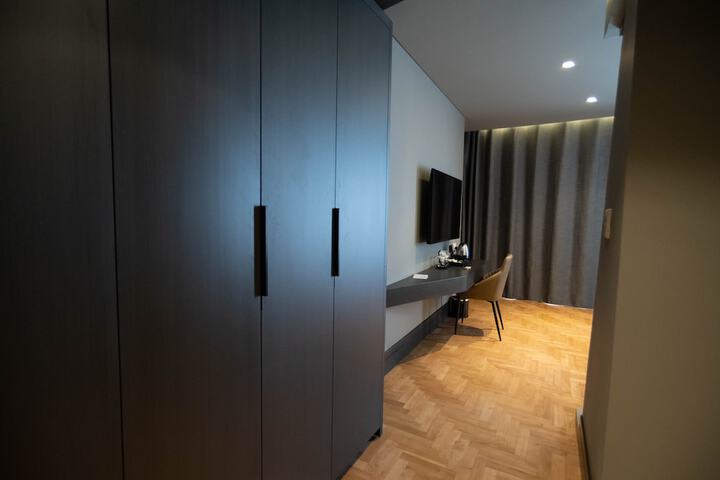 Room 10 of 163