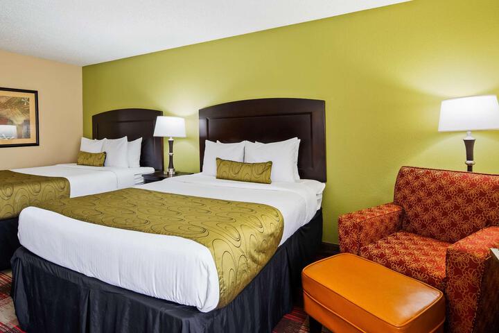 2 Queen Beds (9 of 9)