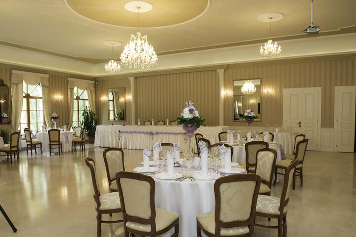 Ballroom/Hall 38 of 74