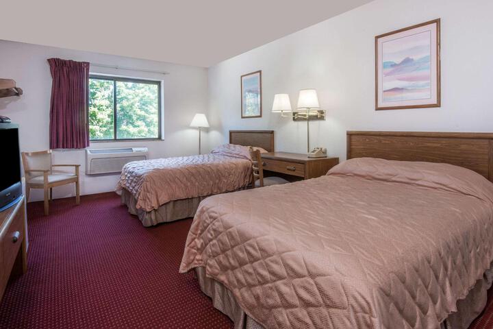 1 King Bed (1 of 13)