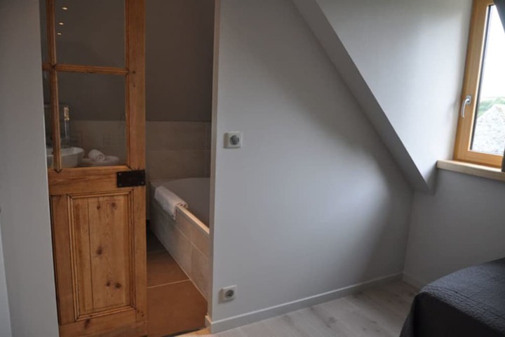 Room 37 of 65
