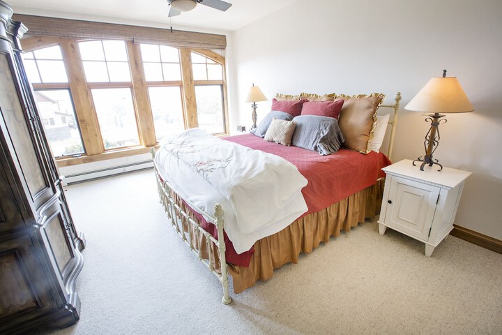 Room 12 of 174