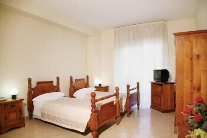 Room 6 of 30