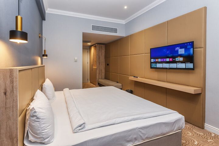 Room 44 of 173