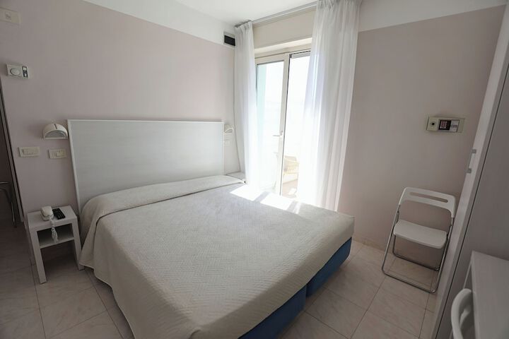 Room 10 of 47