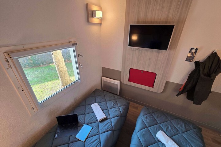 Room 9 of 50