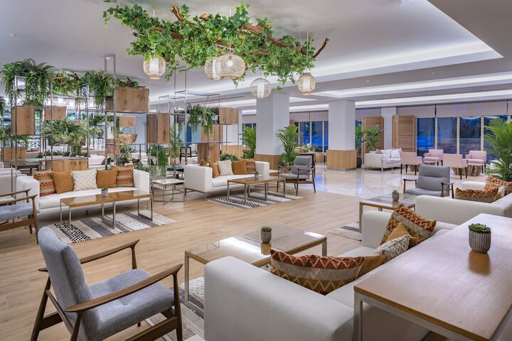 Entrance & Lobby