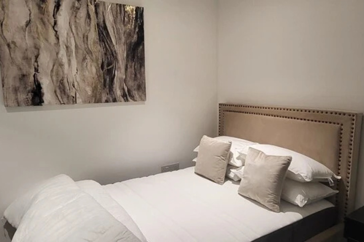 Room 5 of 18