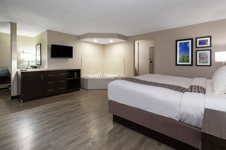 1 King Bed (9 of 22)