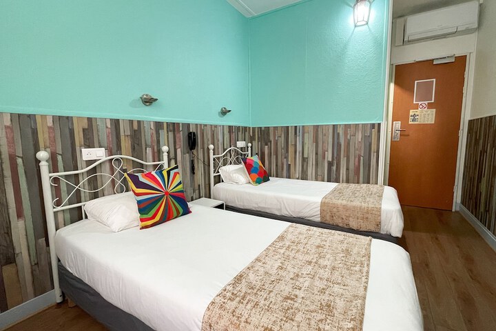 Room 8 of 12