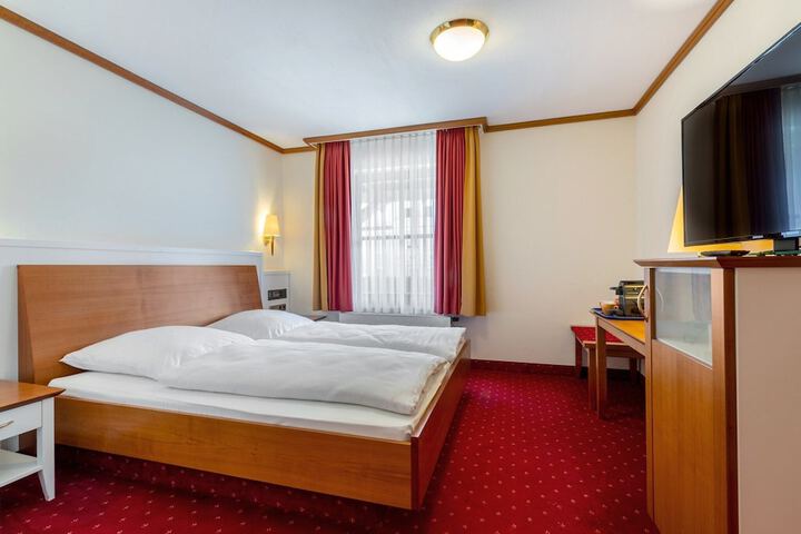Room 2 of 45