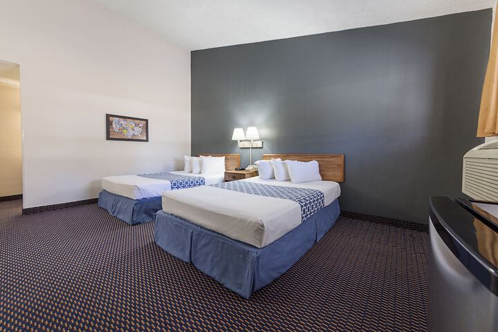 2 Double Beds (2 of 6)