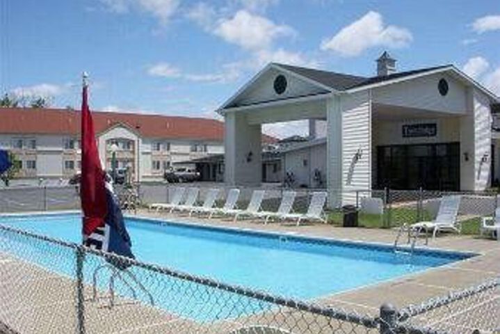 Pool 15 of 18