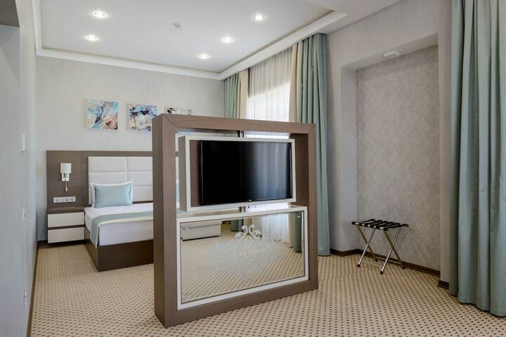 Room 4 of 32