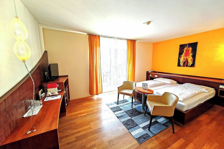 Room 3 of 16