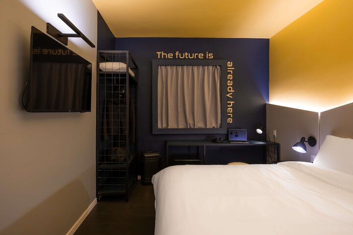 Room 2 of 38