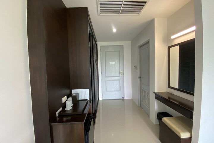 Room 16 of 31