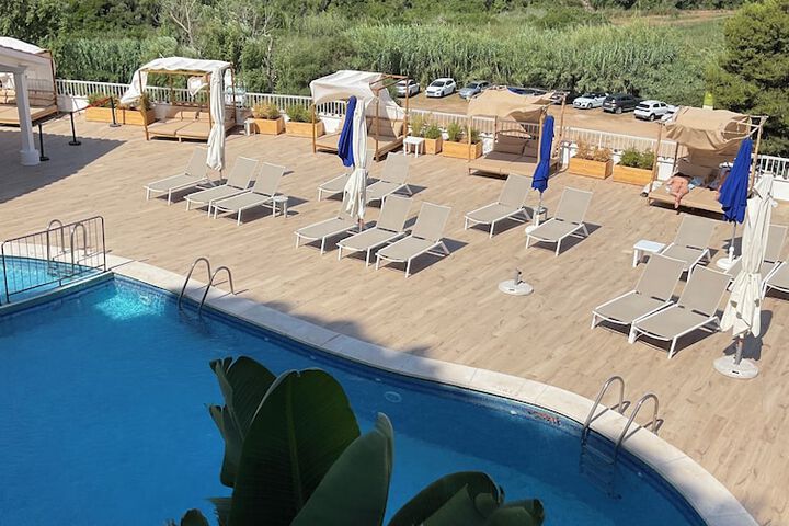 Hotel with Pool