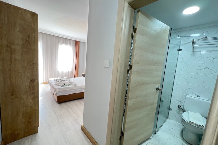 Room 14 of 64