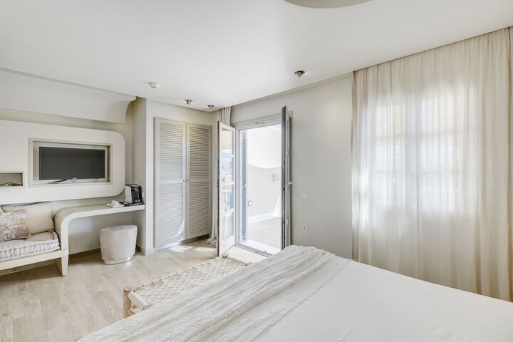 Room 19 of 158