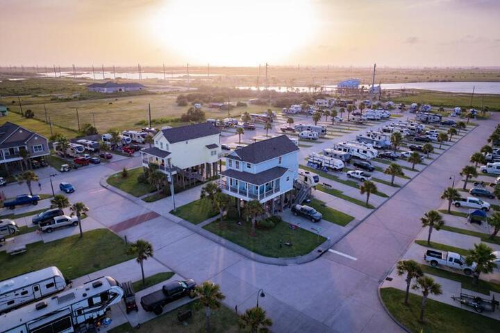 Exterior of Stella Mare RV Resort