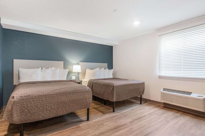 Double Accessible Queen Size Bed (1 of 11)