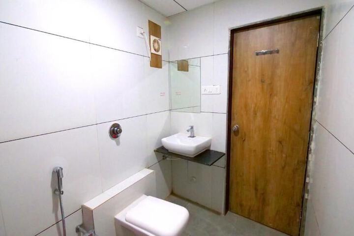 Room 7 of 9